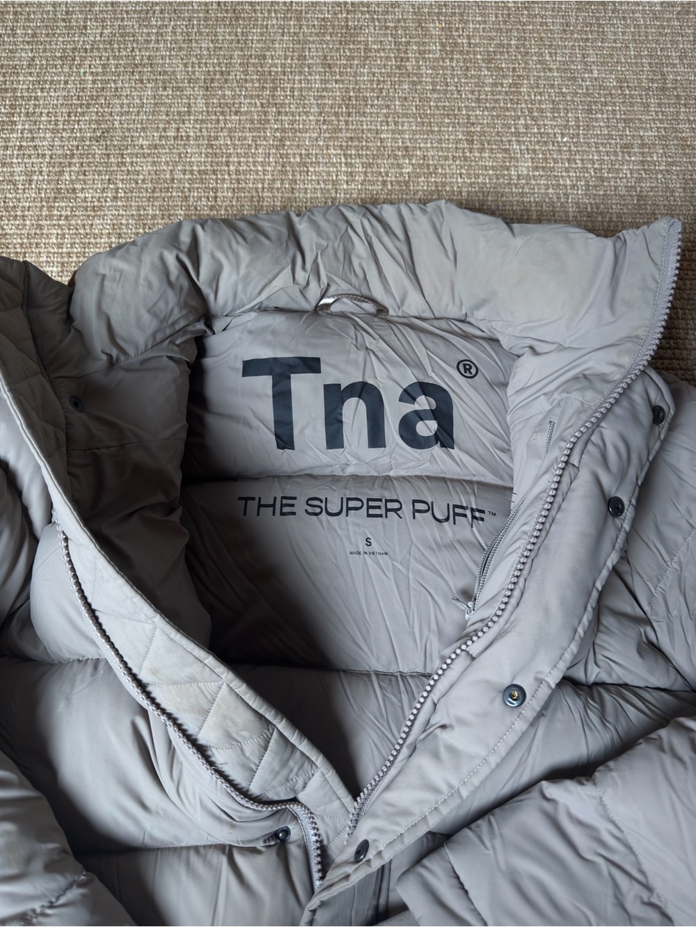 TNA The Super Puff Puffer Jacket in Light Gray
